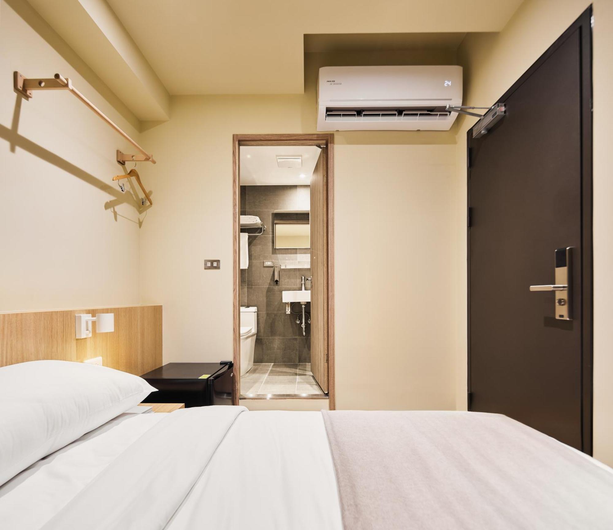 Brown House Hotel - Taipei Main Station Екстериор снимка
